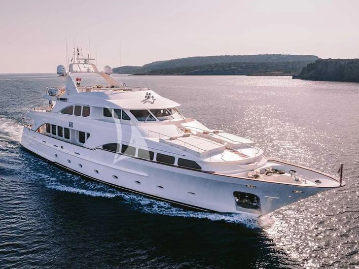 OAK Benetti Classic 115 - cruising bow view OAK Benetti Classic 115 - cruising bow view