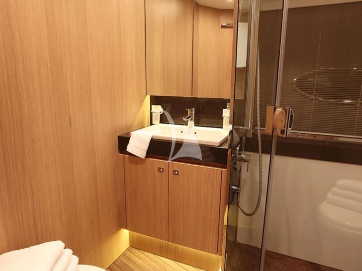OBSESSIO Princess 72 - VIP cabin bathroom OBSESSIO Princess 72 - VIP cabin bathroom