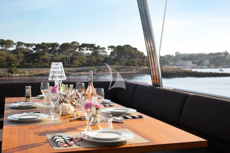 Charter Yacht OBSESSIO - Princess 72 - 4 Cabins - Antibes - Cannes - Nice - St Tropez - French Riviera - Monaco