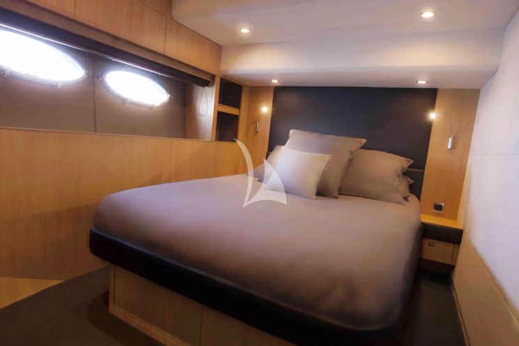 Charter Yacht OBSESSIO - Princess 72 - 4 Cabins - Antibes - Cannes - Nice - St Tropez - French Riviera - Monaco