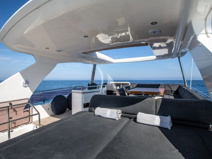 OBSESSIO Princess 72 - flybridge sun bed OBSESSIO Princess 72 - flybridge sun bed