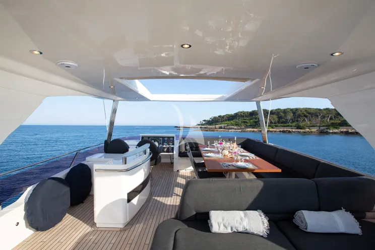 Charter Yacht OBSESSIO - Princess 72 - 4 Cabins - Antibes - Cannes - Nice - St Tropez - French Riviera - Monaco
