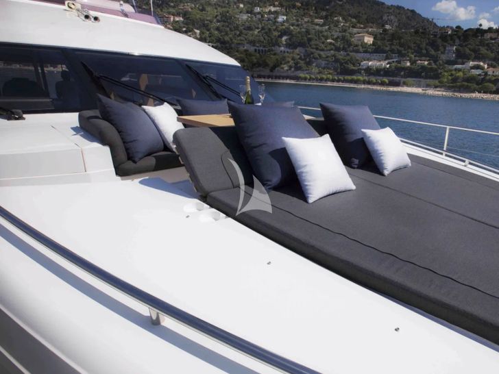 OBSESSIO Princess 72 - foredeck bronzing area OBSESSIO Princess 72 - foredeck bronzing area
