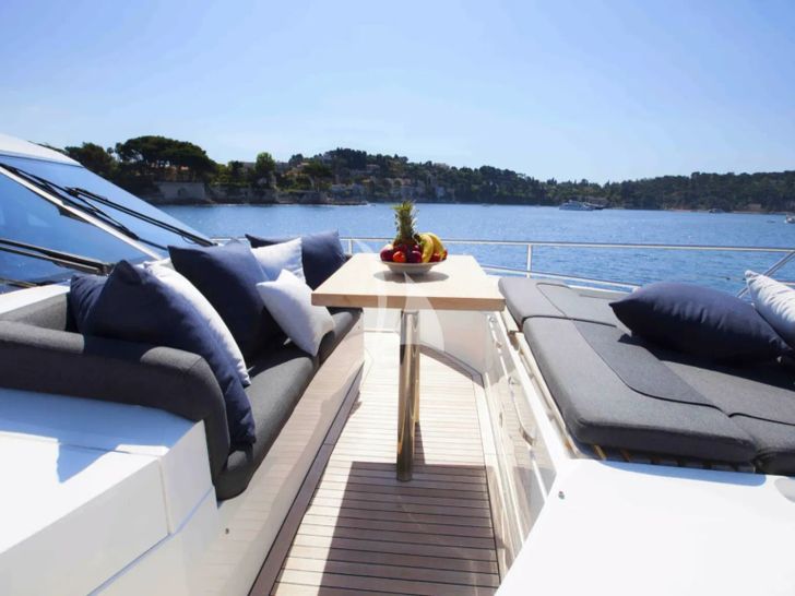 OBSESSIO Princess 72 - foredeck lounging area OBSESSIO Princess 72 - foredeck lounging area