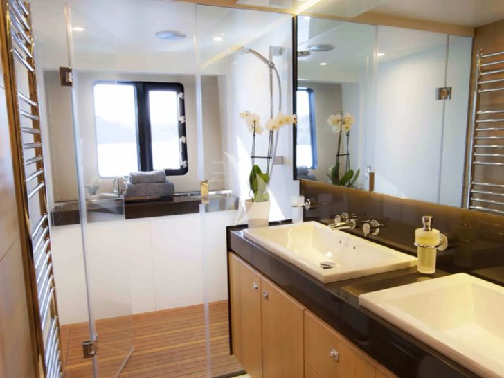 OBSESSIO Princess 72 - master cabin bathroom OBSESSIO Princess 72 - master cabin bathroom