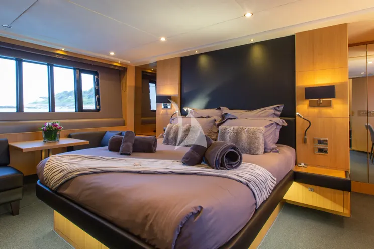 Charter Yacht OBSESSIO - Princess 72 - 4 Cabins - Antibes - Cannes - Nice - St Tropez - French Riviera - Monaco