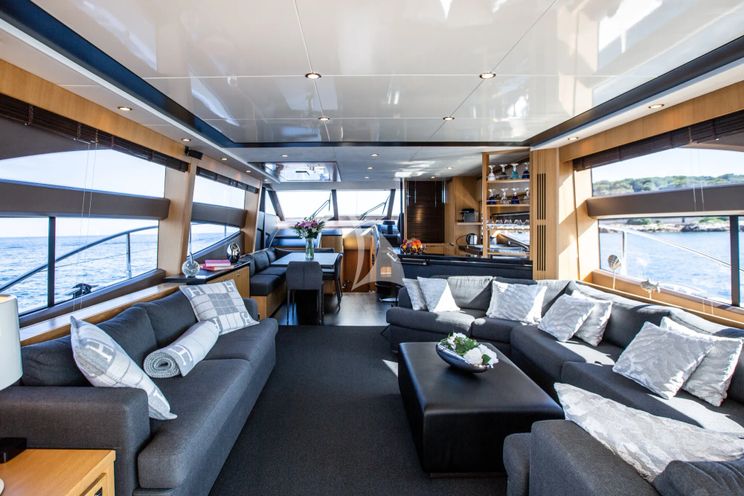 Charter Yacht OBSESSIO - Princess 72 - 4 Cabins - Antibes - Cannes - Nice - St Tropez - French Riviera - Monaco