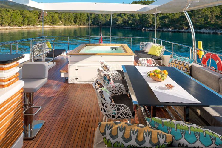 Charter Yacht OCEAN DRIVE - Benetti Delfino 92 - 5 Cabins - Split - Dubrovnik - Hvar