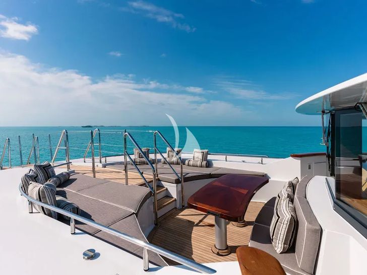 OCEAN CLUB Trinity Yachts 164 - foredeck lounge and bronzing area OCEAN CLUB Trinity Yachts 164 - foredeck lounge and bronzing area