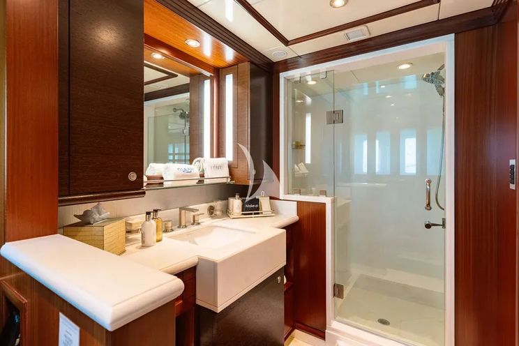 Charter Yacht OCEAN CLUB - Trinity Yachts 164 - 5 Cabins - Newport - Nantucket - Martha's Vineyard - New England - USA