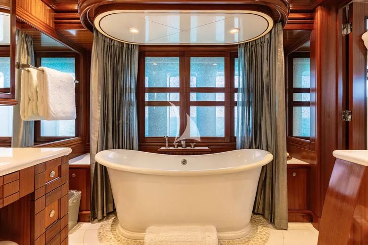 Charter Yacht OCEAN CLUB - Trinity Yachts 164 - 5 Cabins - Newport - Nantucket - Martha's Vineyard - New England - USA