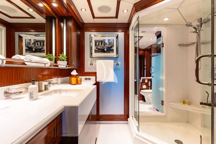 Charter Yacht OCEAN CLUB - Trinity Yachts 164 - 5 Cabins - Newport - Nantucket - Martha's Vineyard - New England - USA