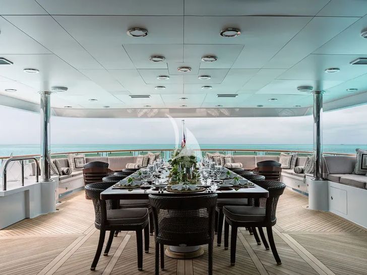 OCEAN CLUB Trinity Yachts 164 - sky deck dining and lounge OCEAN CLUB Trinity Yachts 164 - sky deck dining and lounge