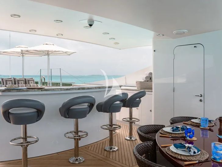 OCEAN CLUB Trinity Yachts 164 - sun deck bar and dining area OCEAN CLUB Trinity Yachts 164 - sun deck bar and dining area