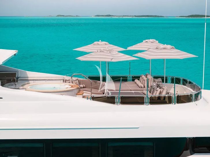 OCEAN CLUB Trinity Yachts 164 - sun deck bronzing area and jacuzzi OCEAN CLUB Trinity Yachts 164 - sun deck bronzing area and jacuzzi