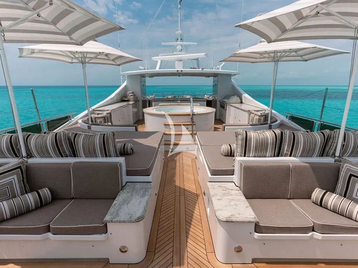 OCEAN CLUB Trinity Yachts 164 - sun deck lounge and bronzing area OCEAN CLUB Trinity Yachts 164 - sun deck lounge and bronzing area