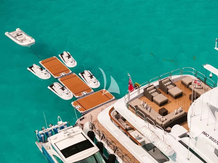 OCEAN CLUB Trinity Yachts 164 - water toys OCEAN CLUB Trinity Yachts 164 - water toys