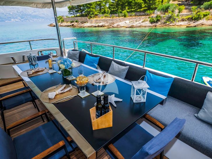 OCEAN DRIVE Benetti Delfino 92 - aft deck dining area OCEAN DRIVE Benetti Delfino 92 - aft deck dining area
