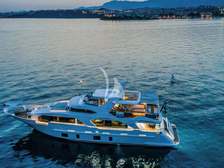OCEAN DRIVE Benetti Delfino 92 - anchored OCEAN DRIVE Benetti Delfino 92 - anchored