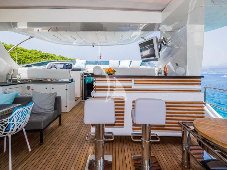 OCEAN DRIVE Benetti Delfino 92 - flybridge bar OCEAN DRIVE Benetti Delfino 92 - flybridge bar