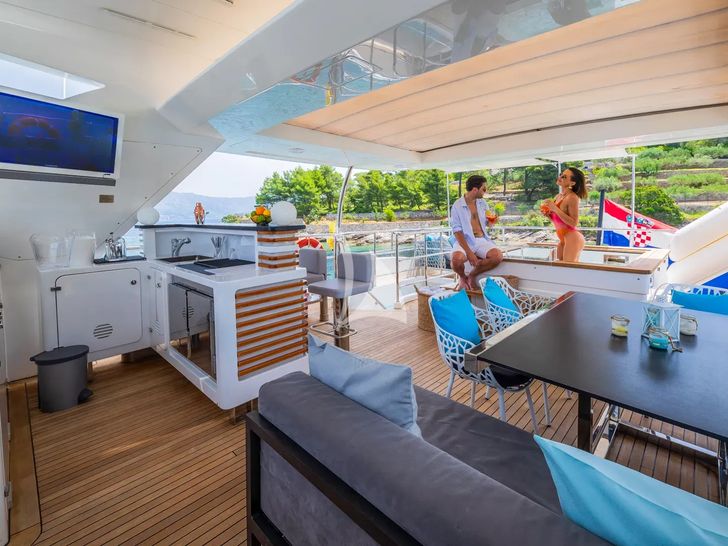 OCEAN DRIVE Benetti Delfino 92 - flybridge OCEAN DRIVE Benetti Delfino 92 - flybridge