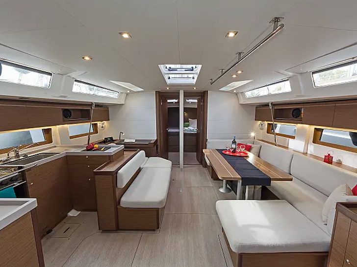 Oceanis 51.1 - saloon dining area Oceanis 51.1 - saloon dining area