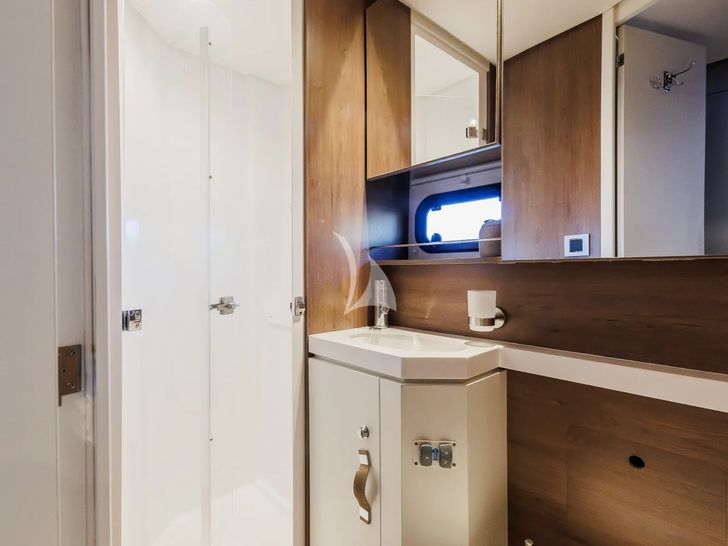 OCEAN LOUNGE Bali 5.4 - VIP cabin bathroom OCEAN LOUNGE Bali 5.4 - VIP cabin bathroom