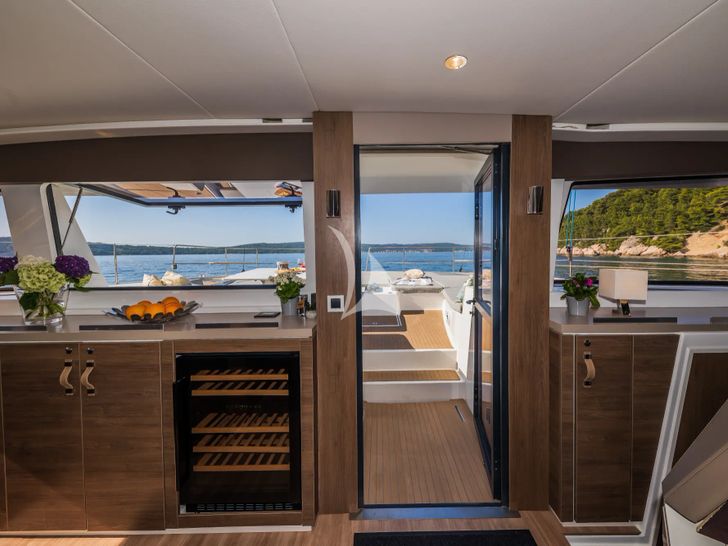 OCEAN LOUNGE Bali 5.4 - access to the foredeck OCEAN LOUNGE Bali 5.4 - access to the foredeck