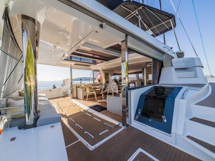 OCEAN LOUNGE Bali 5.4 - aft deck wide shot OCEAN LOUNGE Bali 5.4 - aft deck wide shot