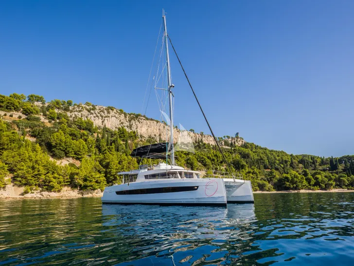 OCEAN LOUNGE Bali 5.4 - anchored OCEAN LOUNGE Bali 5.4 - anchored