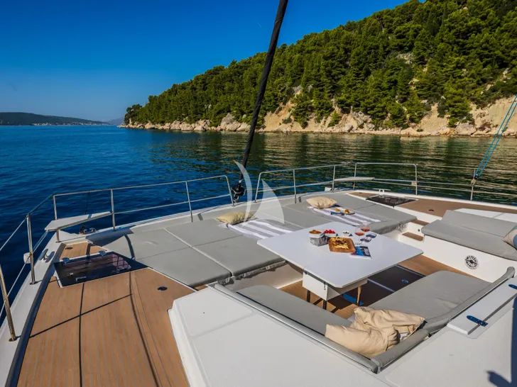 OCEAN LOUNGE Bali 5.4 - foredeck lounge and bronzing area OCEAN LOUNGE Bali 5.4 - foredeck lounge and bronzing area