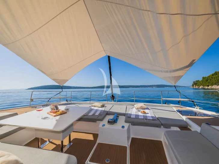 OCEAN LOUNGE Bali 5.4 - foredeck lounging and dining area OCEAN LOUNGE Bali 5.4 - foredeck lounging and dining area