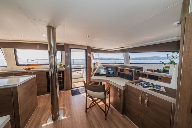 Charter Yacht OCEAN LOUNGE - Bali 5.4 - 5 Cabins - Athens - Mykonos - Paros - Cyclades - Greece