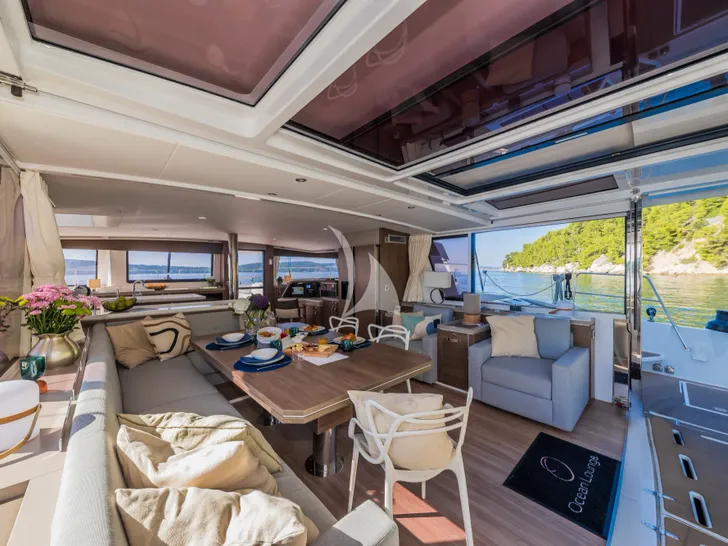 OCEAN LOUNGE Bali 5.4 - saloon OCEAN LOUNGE Bali 5.4 - saloon