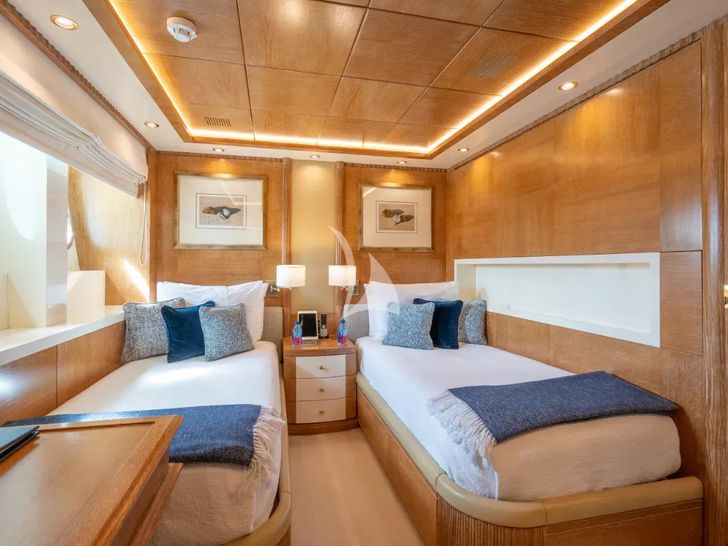 OCEANOS Mondomarine Yacht Port Aft Queen OCEANOS Mondomarine Yacht Port Aft Queen