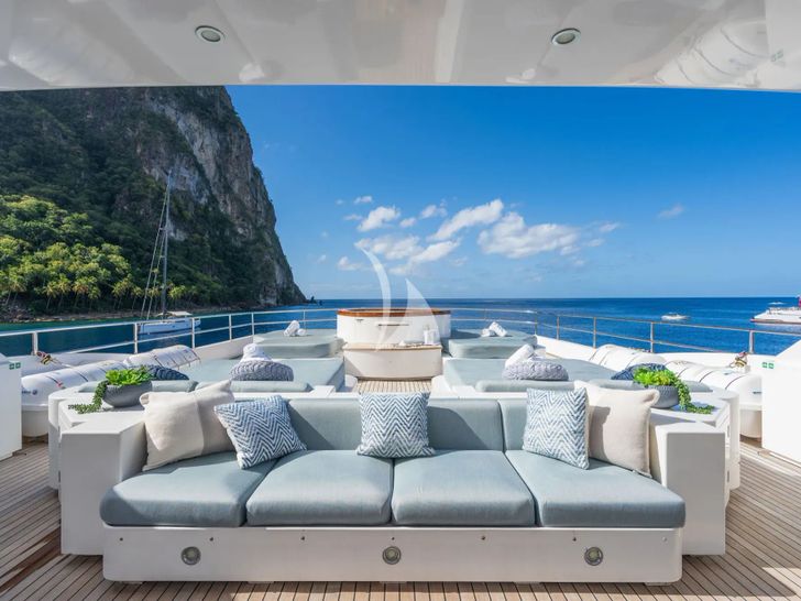 OCEANOS Mondomarine Yacht Sundeck 1 OCEANOS Mondomarine Yacht Sundeck 1