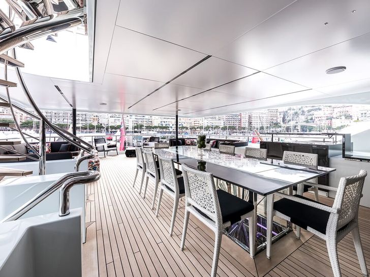 OCEAN PARADISE Benetti55m alfresco dining OCEAN PARADISE Benetti55m alfresco dining