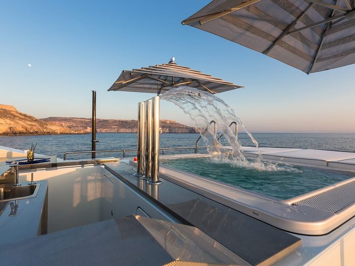 OCEAN PARADISE Benetti55m jacuzzi OCEAN PARADISE Benetti55m jacuzzi