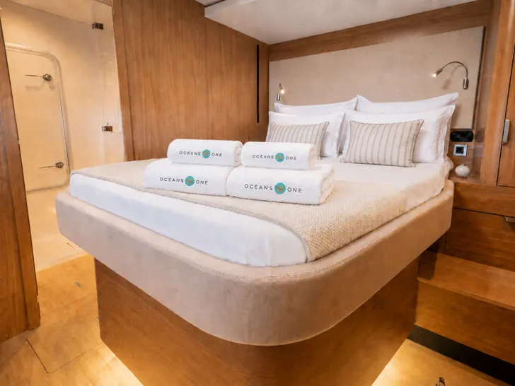 OCEANS ONE Bali 5.8 - forward cabin OCEANS ONE Bali 5.8 - forward cabin