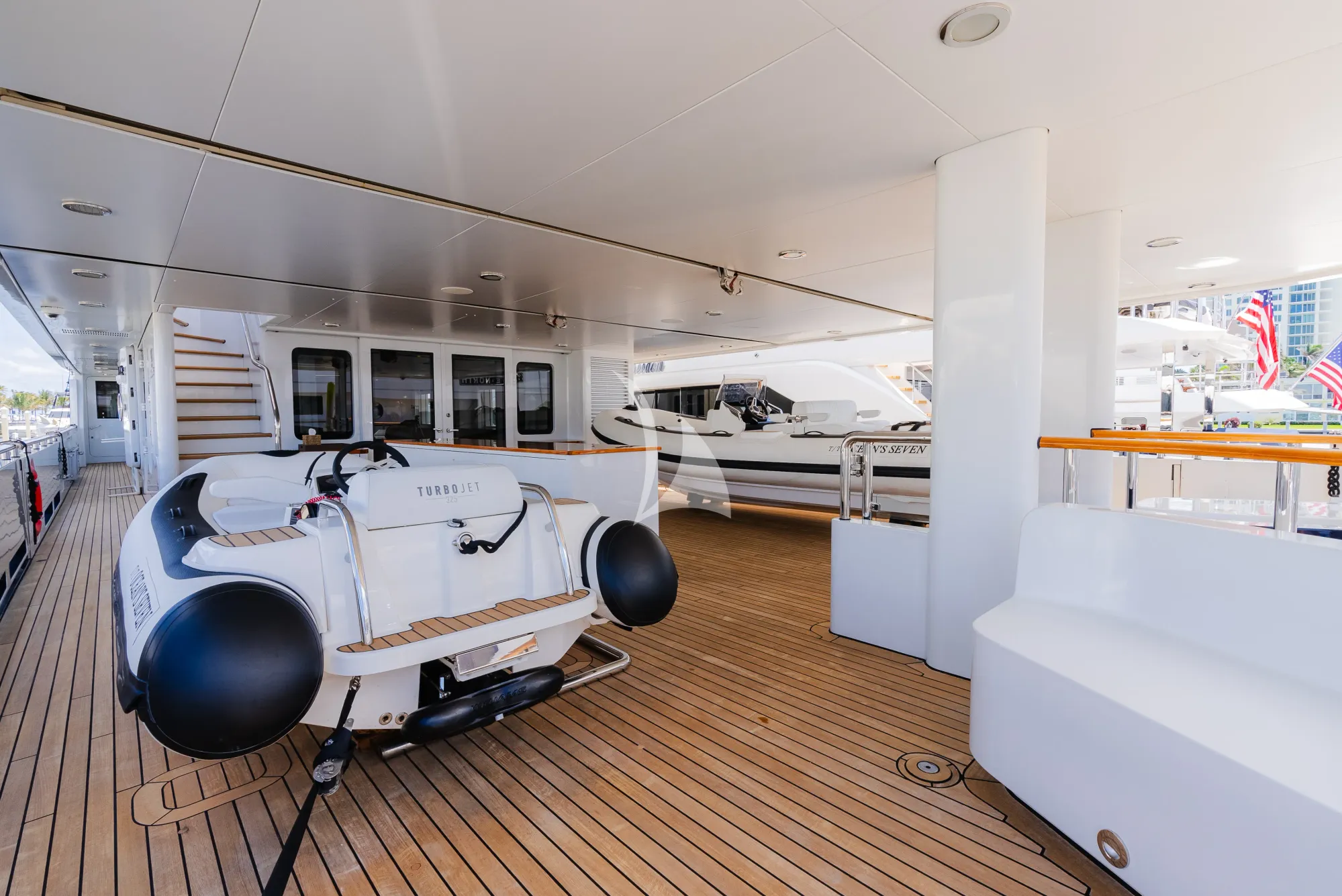 Charter Yacht OCEAN`S SEVEN - Kingship Magellan 110 - 5 Cabins - Nassau - Exumas - Bahamas