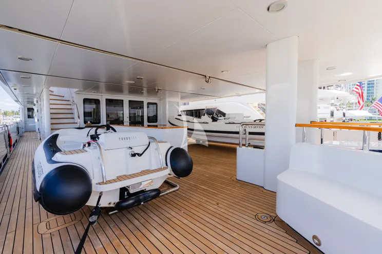 Charter Yacht OCEAN`S SEVEN - Kingship Magellan 110 - 5 Cabins - Nassau - Exumas - Bahamas