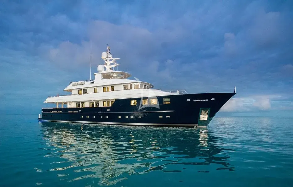 Charter Yacht OCEAN`S SEVEN - Kingship Magellan 110 - 5 Cabins - Nassau - Exumas - Bahamas