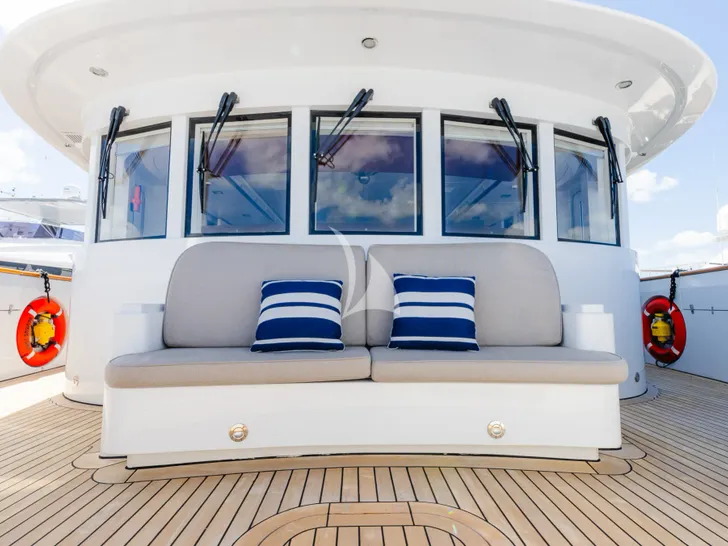 OCEAN'S SEVEN Kingship Magellan 110 - foredeck lounge OCEAN'S SEVEN Kingship Magellan 110 - foredeck lounge