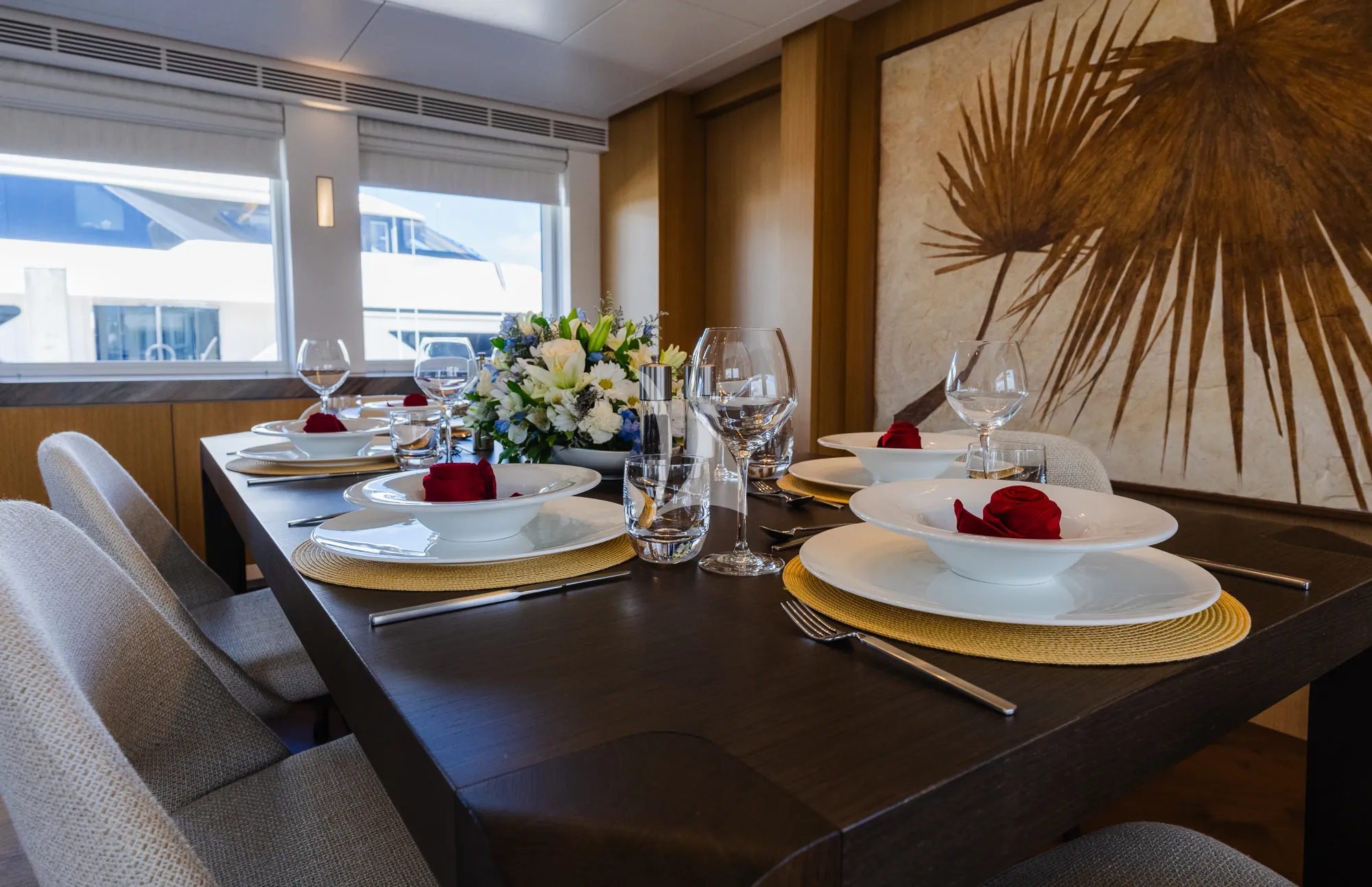 Charter Yacht OCEAN`S SEVEN - Kingship Magellan 110 - 5 Cabins - Nassau - Exumas - Bahamas
