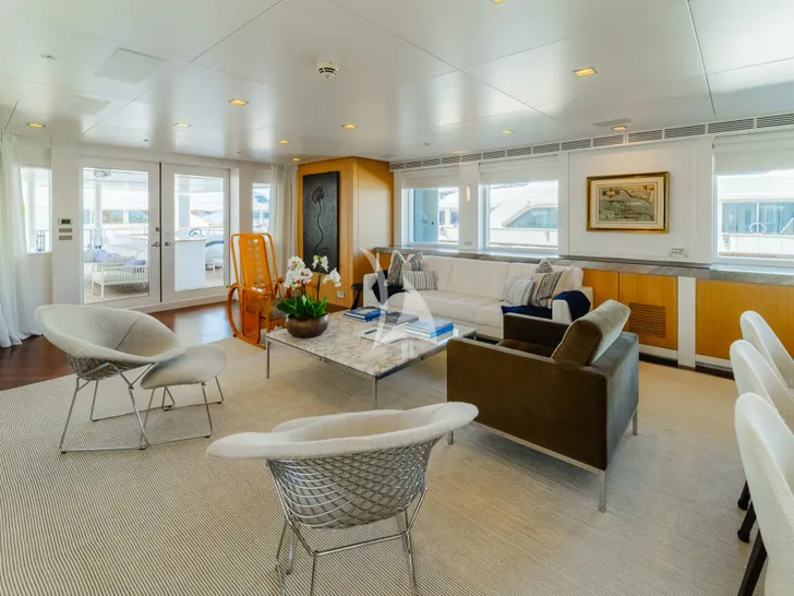 OCEAN'S SEVEN Kingship Magellan 110 - main saloon lounge OCEAN'S SEVEN Kingship Magellan 110 - main saloon lounge