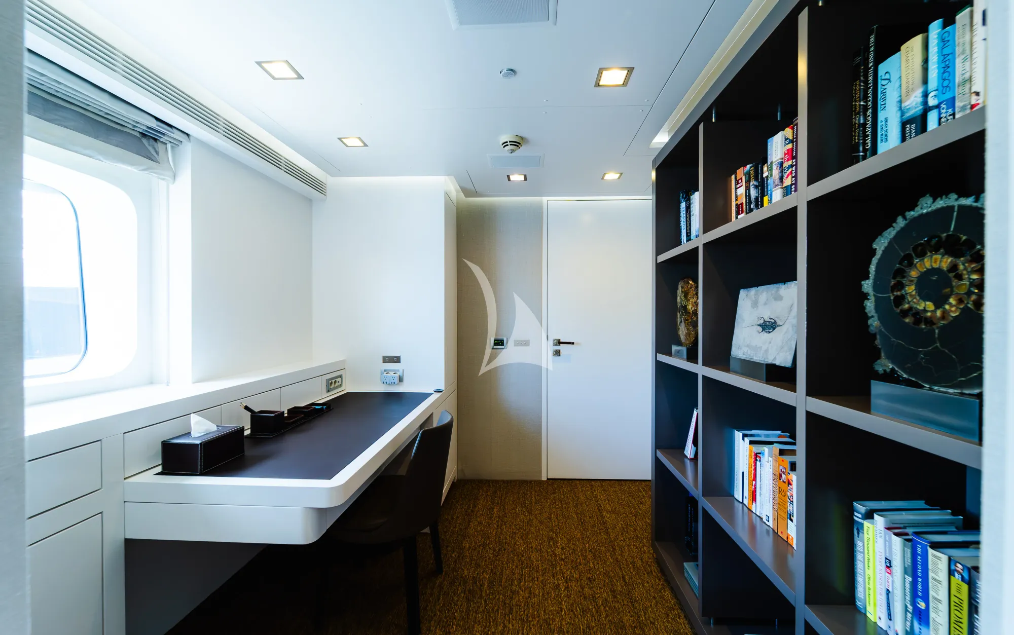 Charter Yacht OCEAN`S SEVEN - Kingship Magellan 110 - 5 Cabins - Nassau - Exumas - Bahamas