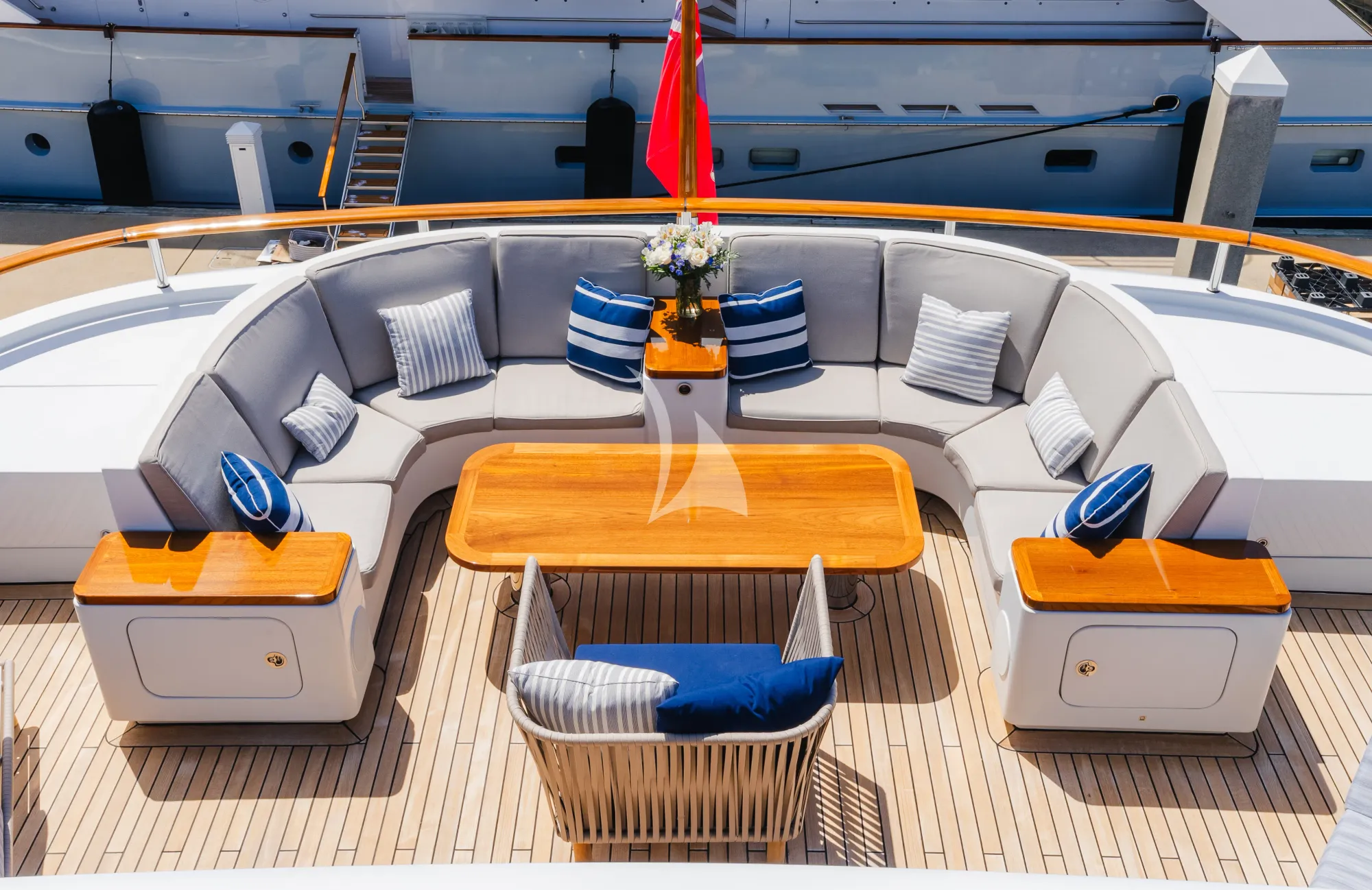 Charter Yacht OCEAN`S SEVEN - Kingship Magellan 110 - 5 Cabins - Nassau - Exumas - Bahamas