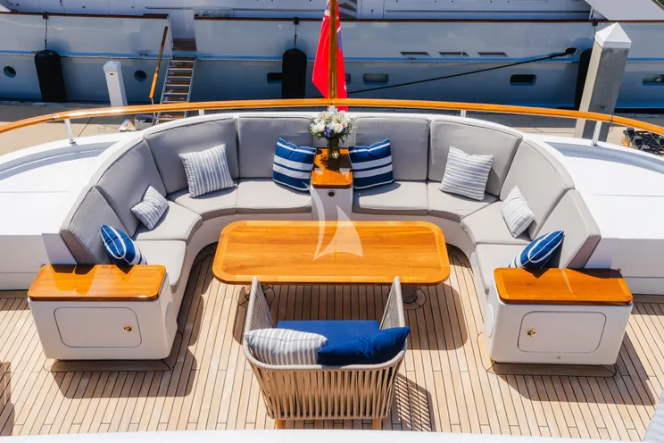 Charter Yacht OCEAN`S SEVEN - Kingship Magellan 110 - 5 Cabins - Nassau - Exumas - Bahamas