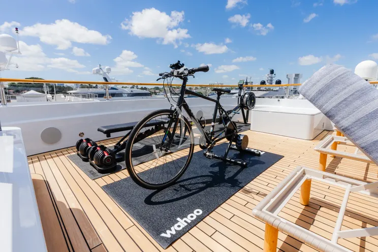 Charter Yacht OCEAN`S SEVEN - Kingship Magellan 110 - 5 Cabins - Nassau - Exumas - Bahamas