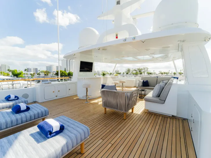 OCEAN'S SEVEN Kingship Magellan 110 - sundeck OCEAN'S SEVEN Kingship Magellan 110 - sundeck